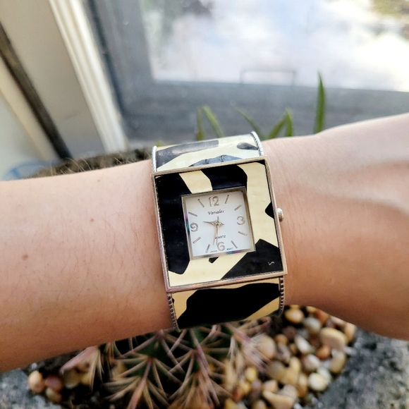 Accessories - Vintage Varsales Classic Quartz Cuff Watch